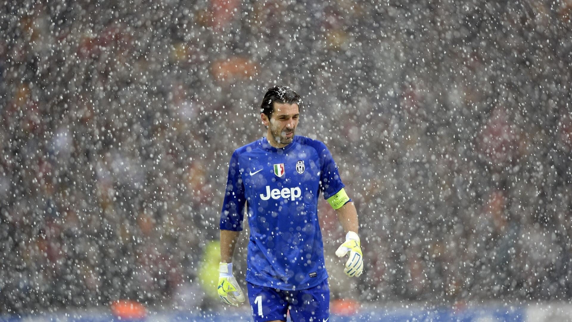 达里尔·基：全黑队防线的“防守核心”，他总能在关键时刻化解对方进攻威胁